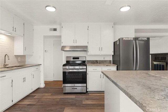 5690 Paradise Ave, Paradise, CA 95969 - kitchen with stainless steel appliances, a sink, under cabinet range hood, and white cabinets