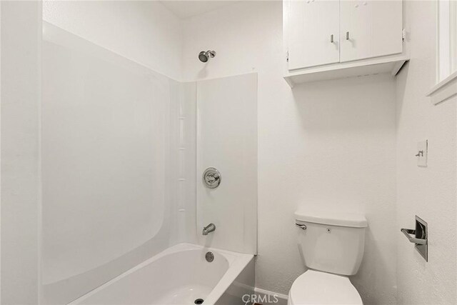 5690 Paradise Ave, Paradise, CA 95969 - bathroom featuring shower / washtub combination, toilet, and baseboards