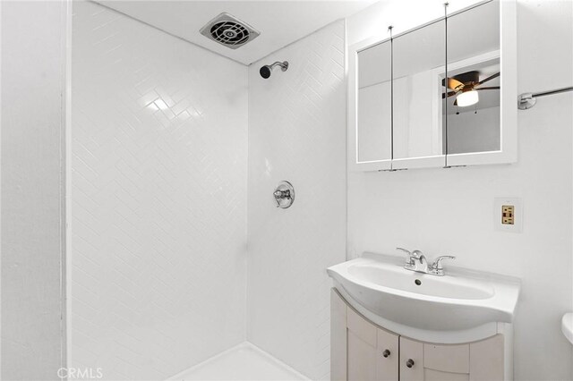5690 Paradise Ave, Paradise, CA 95969 - full bathroom with a shower, vanity, and toilet