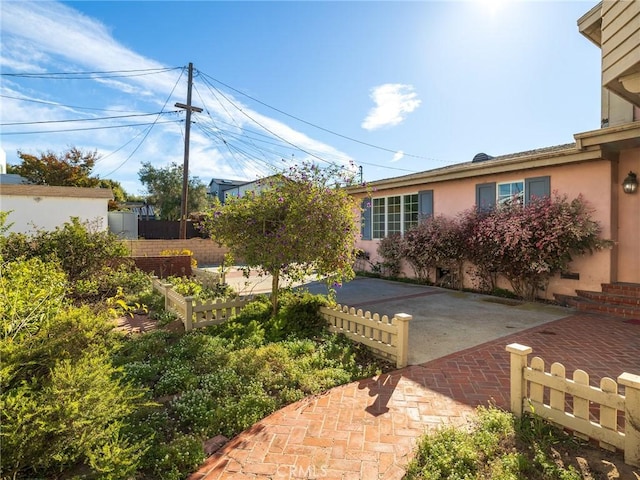 view of yard with a patio area