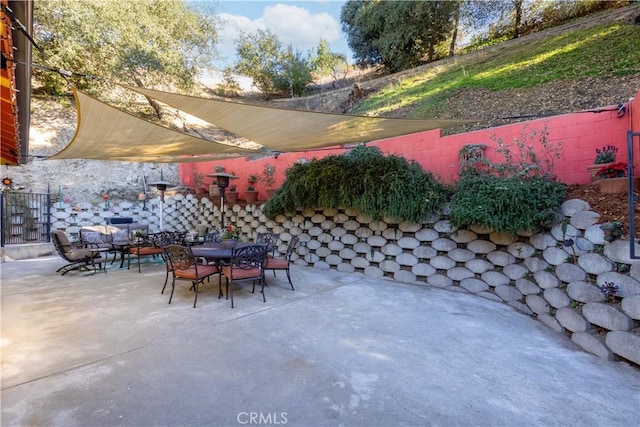 2541 Sleepy Hollow Dr, Glendale, CA 91206 - view of patio with outdoor dining space