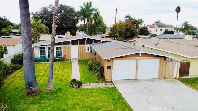 view of front of property featuring a front lawn and a garage