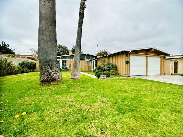 view of front facade featuring a garage and a front lawn