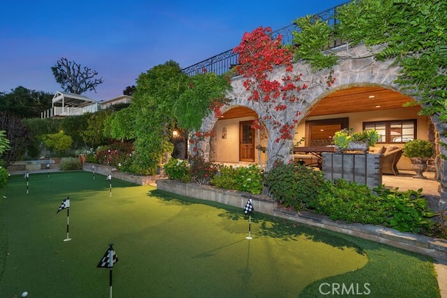 1330 Temple Hills Dr, Laguna Beach, CA 92651 - view of home's community featuring a putting area