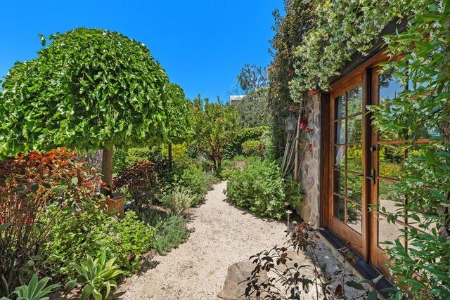 1330 Temple Hills Dr, Laguna Beach, CA 92651 - view of yard