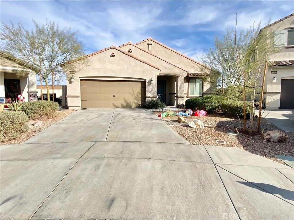 view of front facade with a garage