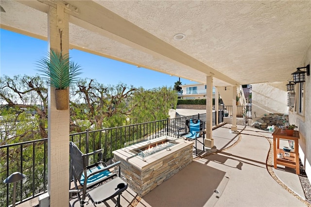 view of patio featuring a fire pit