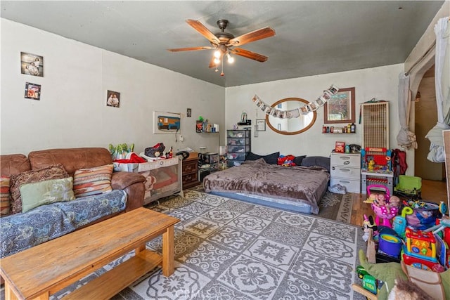 bedroom with ceiling fan