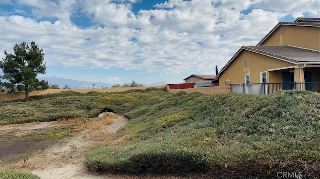 view of yard with a mountain view