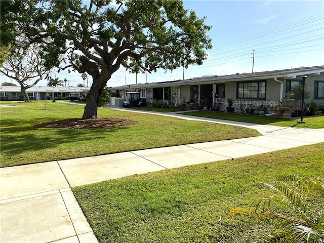 single story home featuring a front lawn