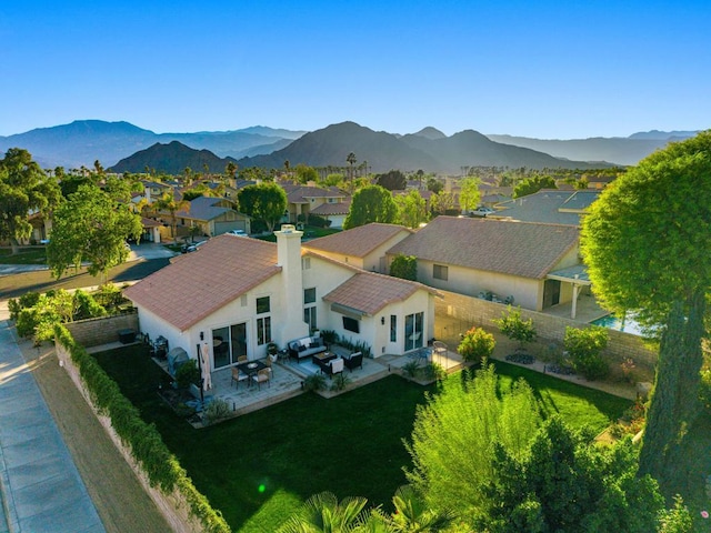 birds eye view of property featuring a mountain view