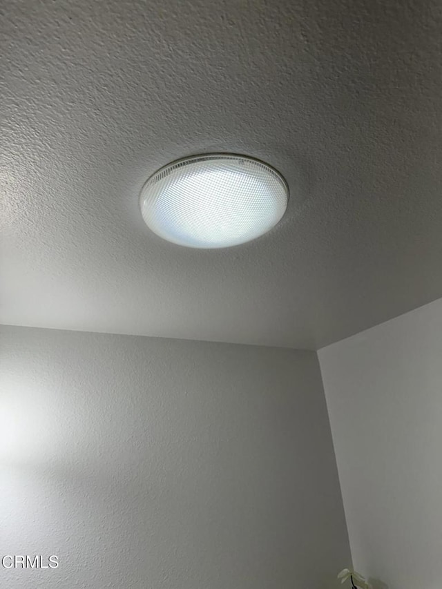 interior details featuring a textured ceiling