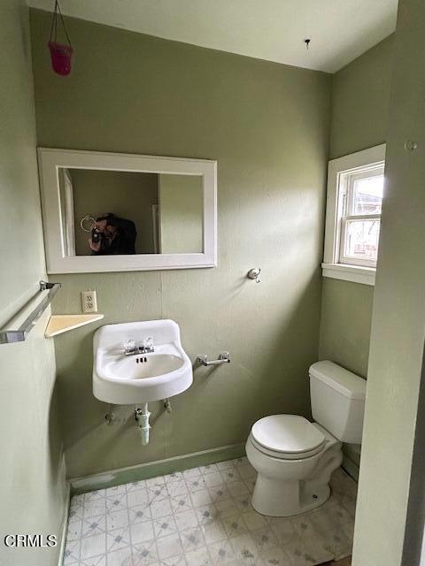 bathroom featuring toilet and sink