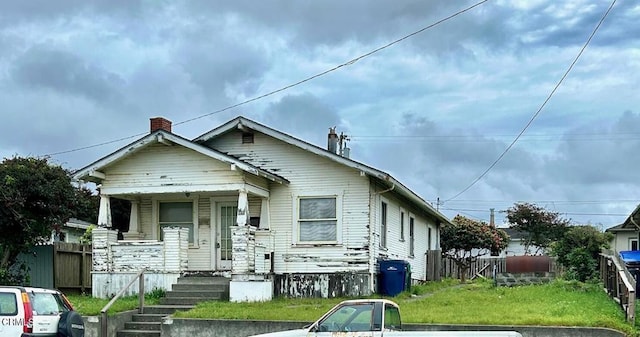 bungalow-style home featuring a front yard