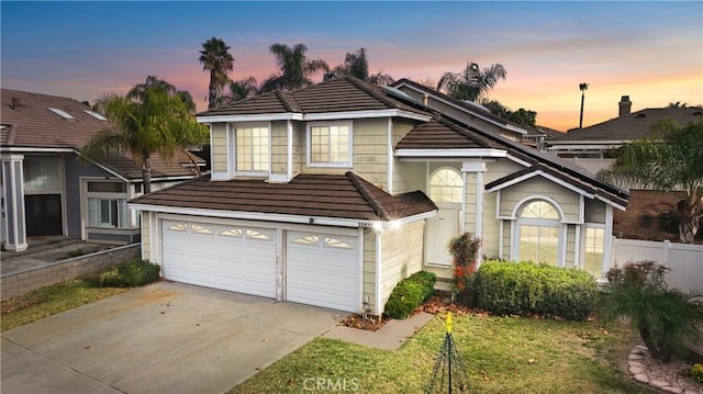 view of front property featuring a yard and a garage