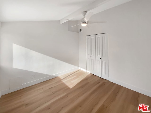 unfurnished room featuring wood-type flooring, vaulted ceiling, and ceiling fan