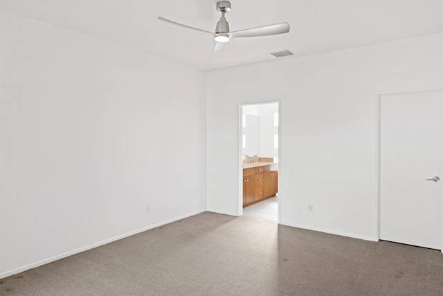 carpeted empty room featuring ceiling fan