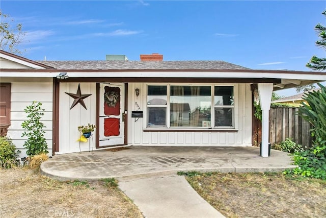 doorway to property with covered porch