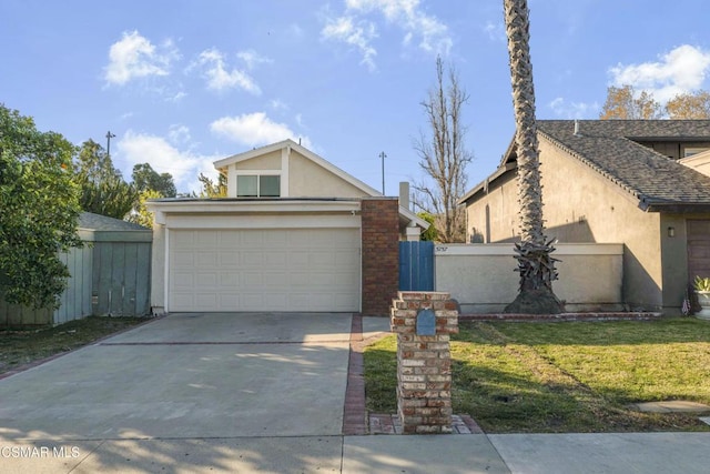 view of front of house featuring a garage and a front yard