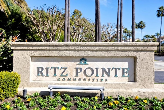 view of community / neighborhood sign