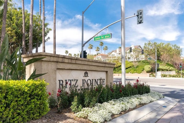 view of community / neighborhood sign