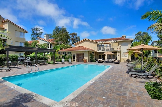 view of swimming pool featuring a patio