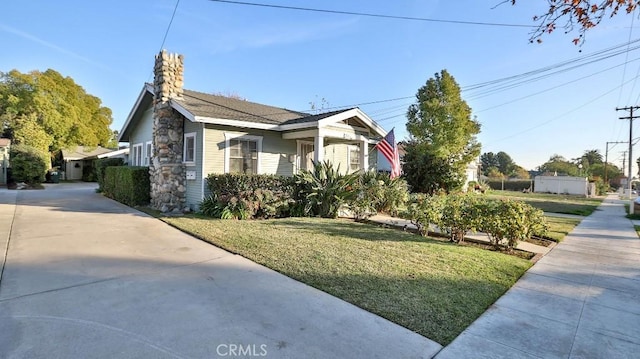 view of front of house featuring a front yard