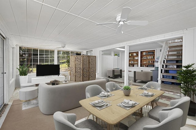 sunroom with ceiling fan