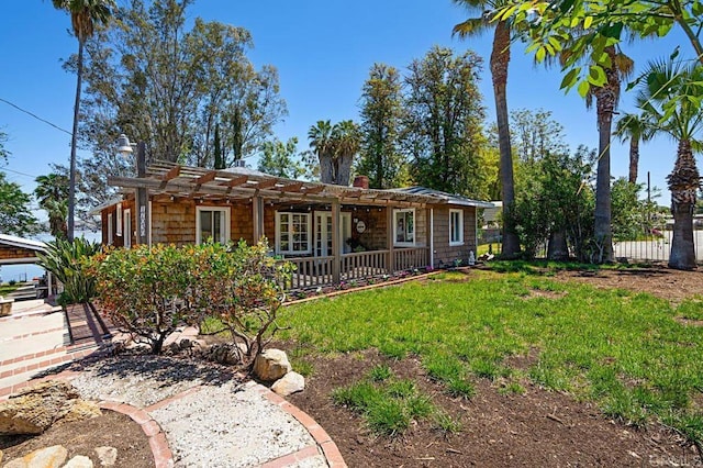 view of front of house featuring a pergola and a front lawn