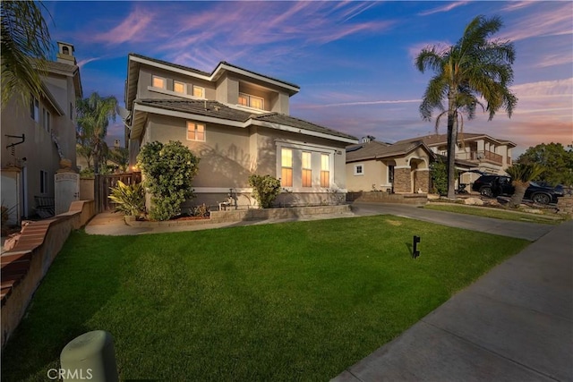 view of front facade featuring a lawn