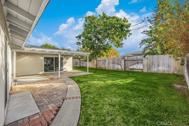 view of yard featuring a patio