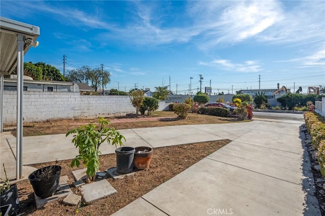 1119 E Colon St, Wilmington, CA 90744 - view of yard with a patio