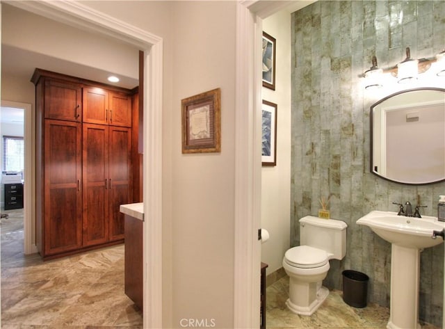 bathroom featuring toilet and sink