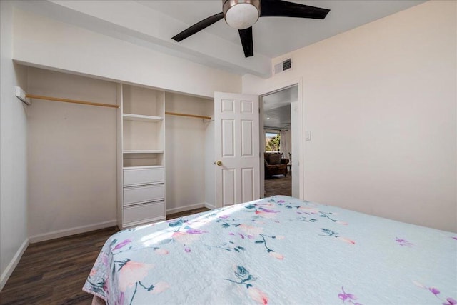 bedroom with ceiling fan, dark hardwood / wood-style flooring, and a closet