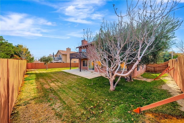 view of yard with a patio area