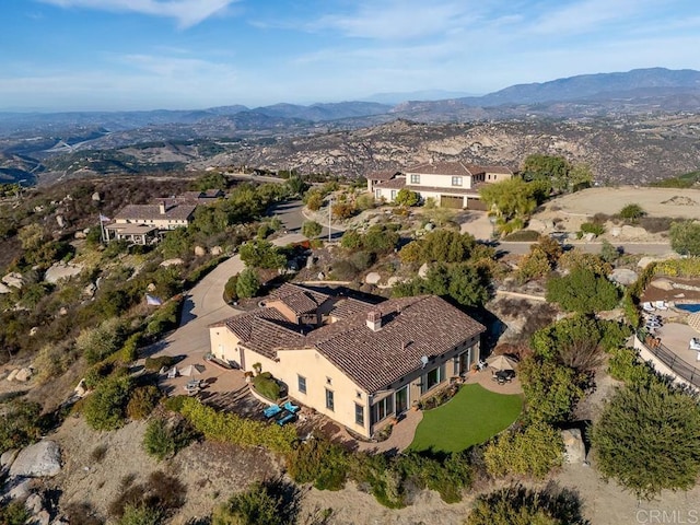 birds eye view of property featuring a mountain view