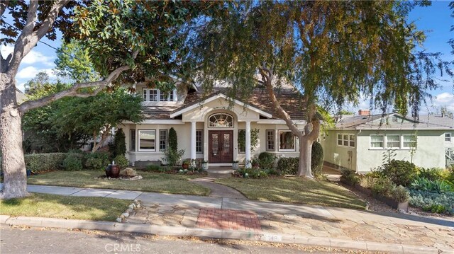 view of front of house with a front yard