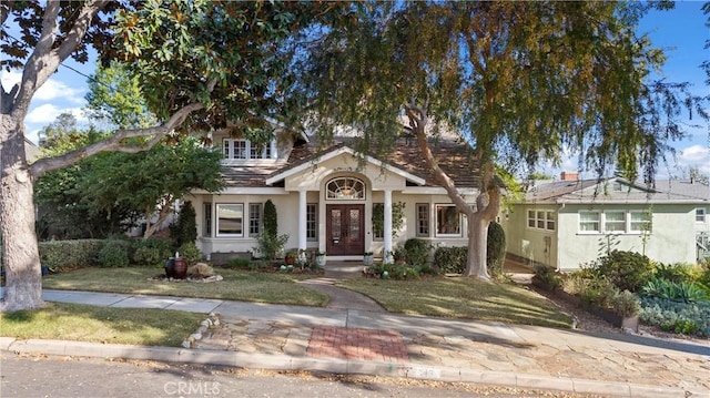 view of front of property with a front lawn