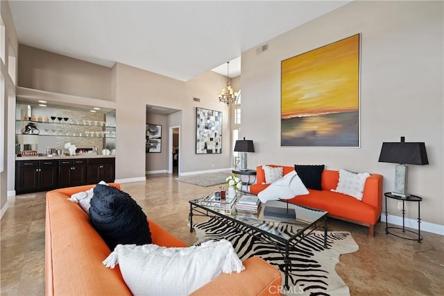 living room with indoor bar and an inviting chandelier