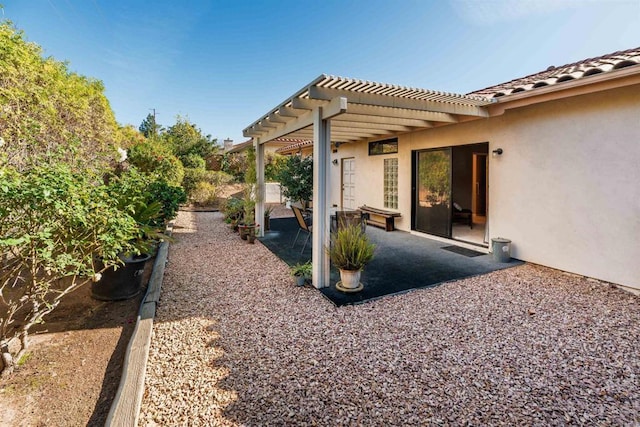 view of yard featuring a patio and a pergola