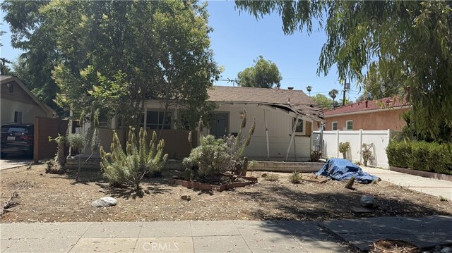 22030 De La Osa St, Woodland Hills, CA 91364 - photo 2
