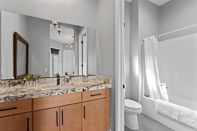 full bathroom featuring vanity, shower / bath combo, an inviting chandelier, tile patterned floors, and toilet