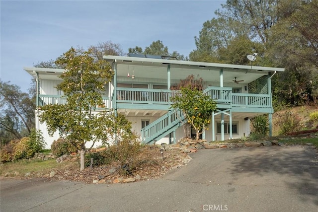 view of front of house featuring a porch and ceiling fan