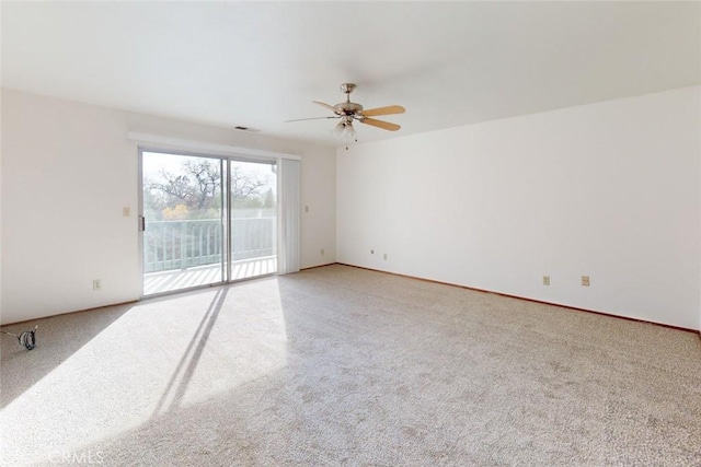 carpeted empty room featuring ceiling fan