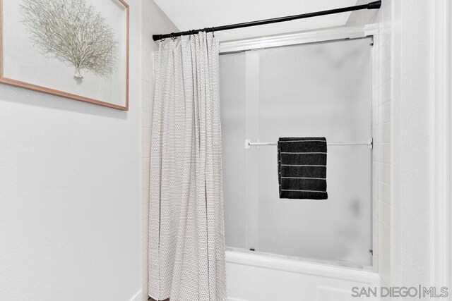 bathroom with shower / bath combo with shower curtain