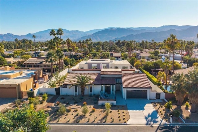 birds eye view of property featuring a mountain view