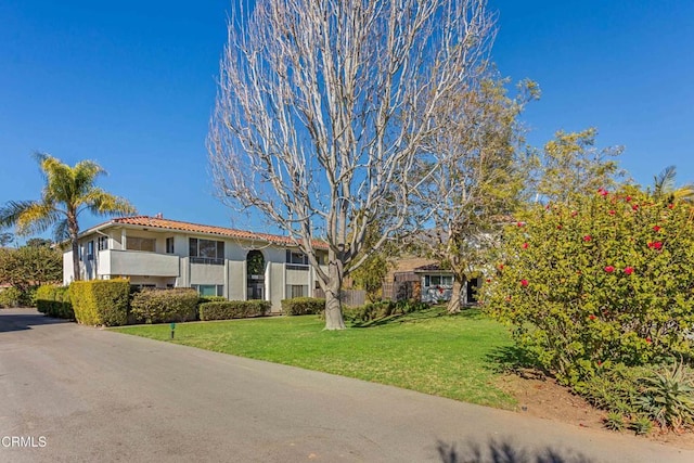 view of front of house with a front lawn