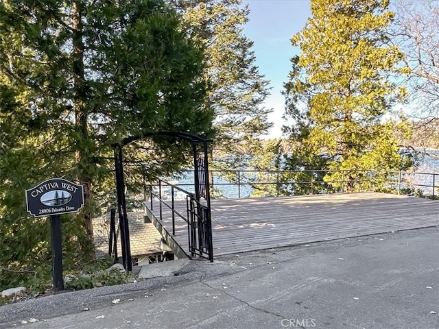 28906 Palisades Dr, Lake Arrowhead, CA 92352 - exterior space