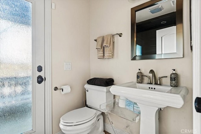 28906 Palisades Dr, Lake Arrowhead, CA 92352 - half bathroom featuring toilet