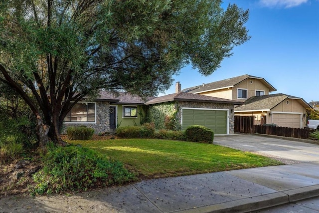 view of front of home featuring a front lawn and a garage